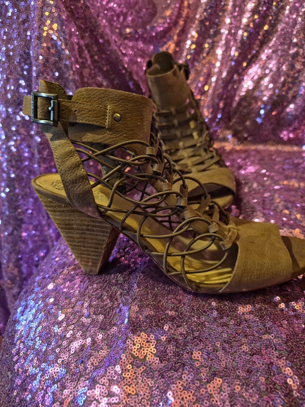 VINCE CAMUTO caged strappy sandals sz10